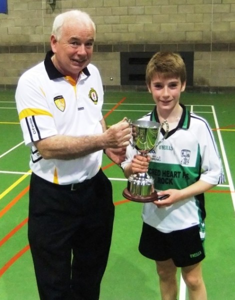 Mickey Quinn, Chairman of Ulster Allianz Cumann na mBunscol presents the Cup to the captain of Sacred Heart PS, Rock